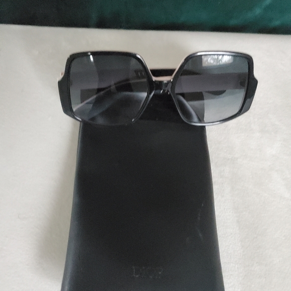 Christian Dior Sunglasses - Picture 3 of 6